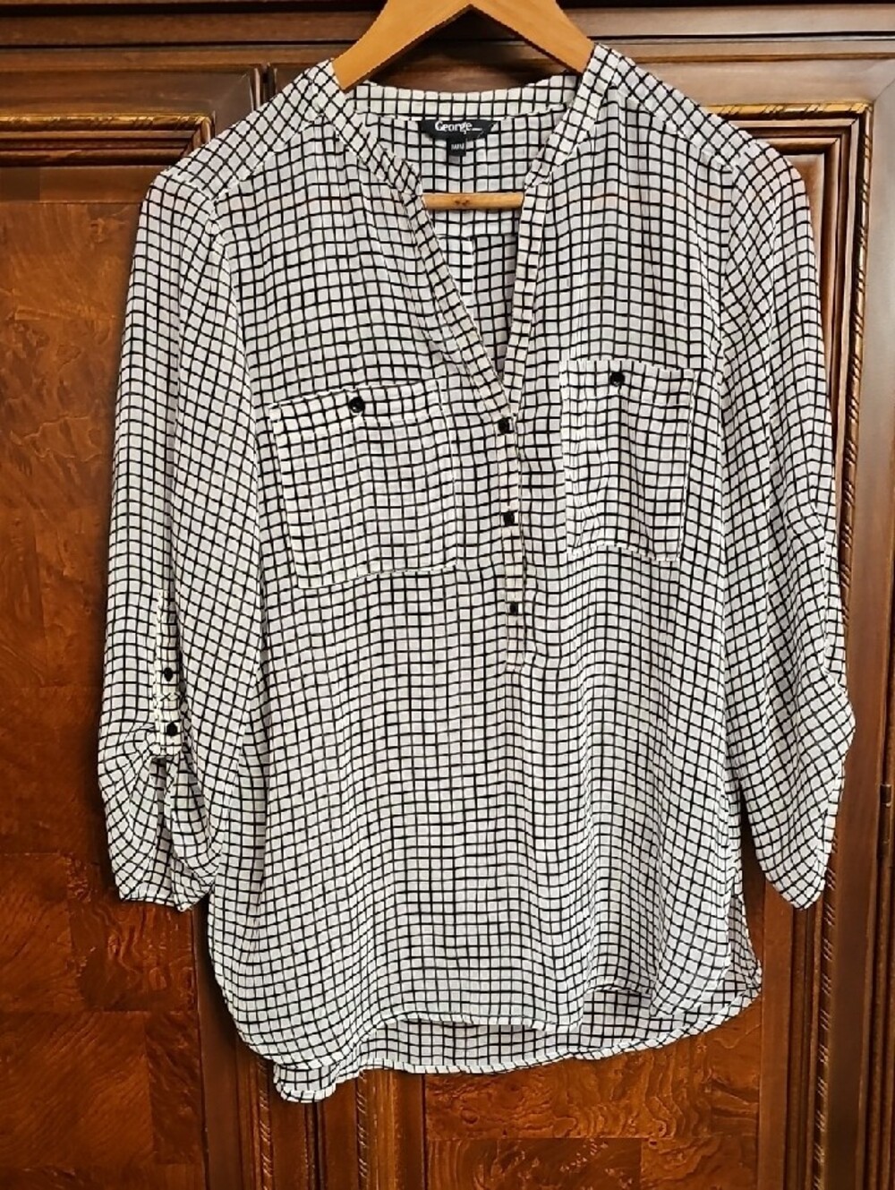 2/25$ Women's Blouses - Size M - Picture 4 of 5